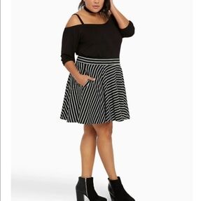 NWT Torrid Black And White Striped Circle Skirt Torrid 2 (18/20)